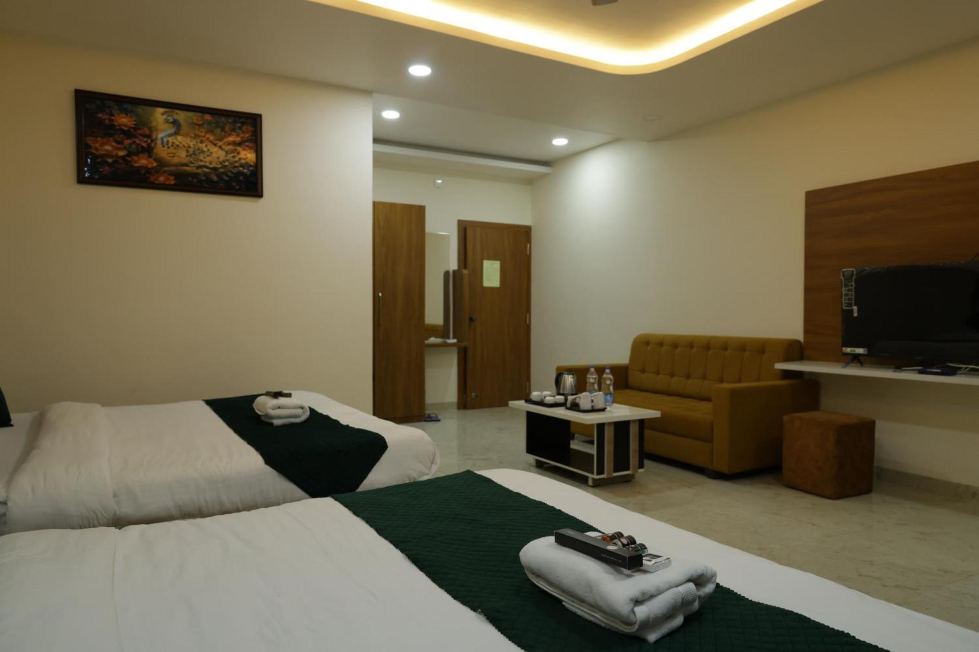 Hotel The Prime Land Hoshangabad Екстер'єр фото