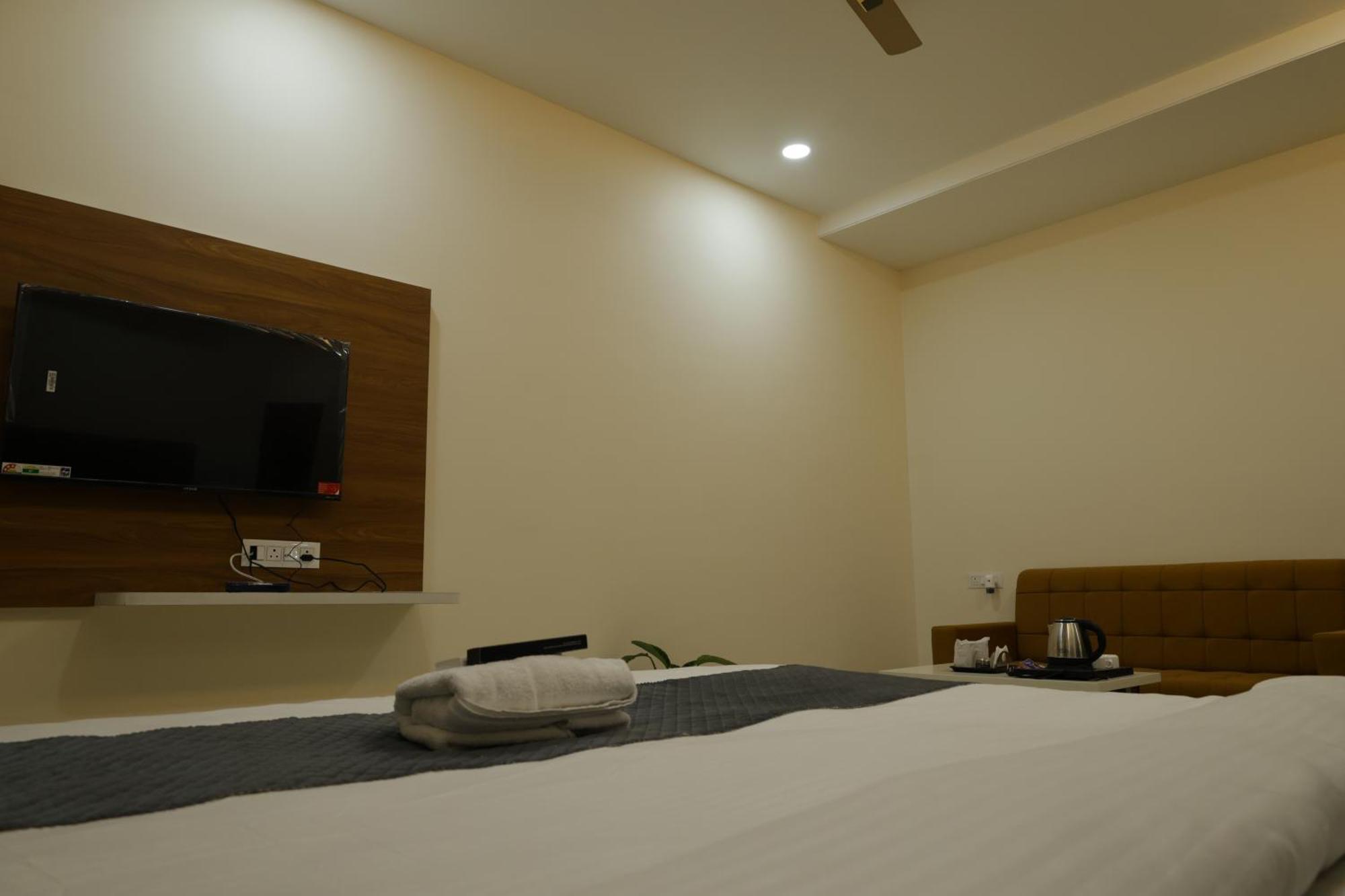 Hotel The Prime Land Hoshangabad Екстер'єр фото