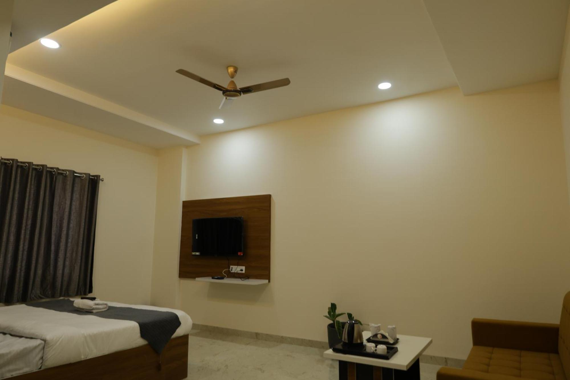 Hotel The Prime Land Hoshangabad Екстер'єр фото